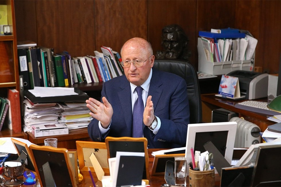 Академик Гинцбург: Иммунная система сама уничтожает раковые клетки. Как будет работать первая вакцина от рака?