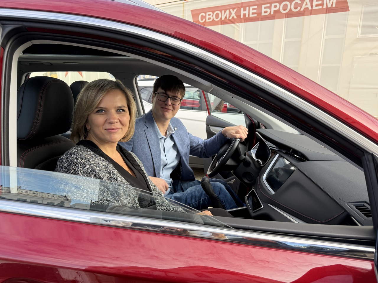 Три автомобиля с ручным управлением передал фонд «Защитники Отечества» свердловским ветеранам специальной военной операции 