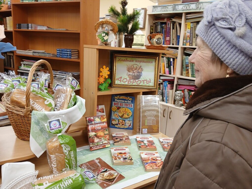 Волонтеры поселка Цементного поддержали пенсионеров-земляков