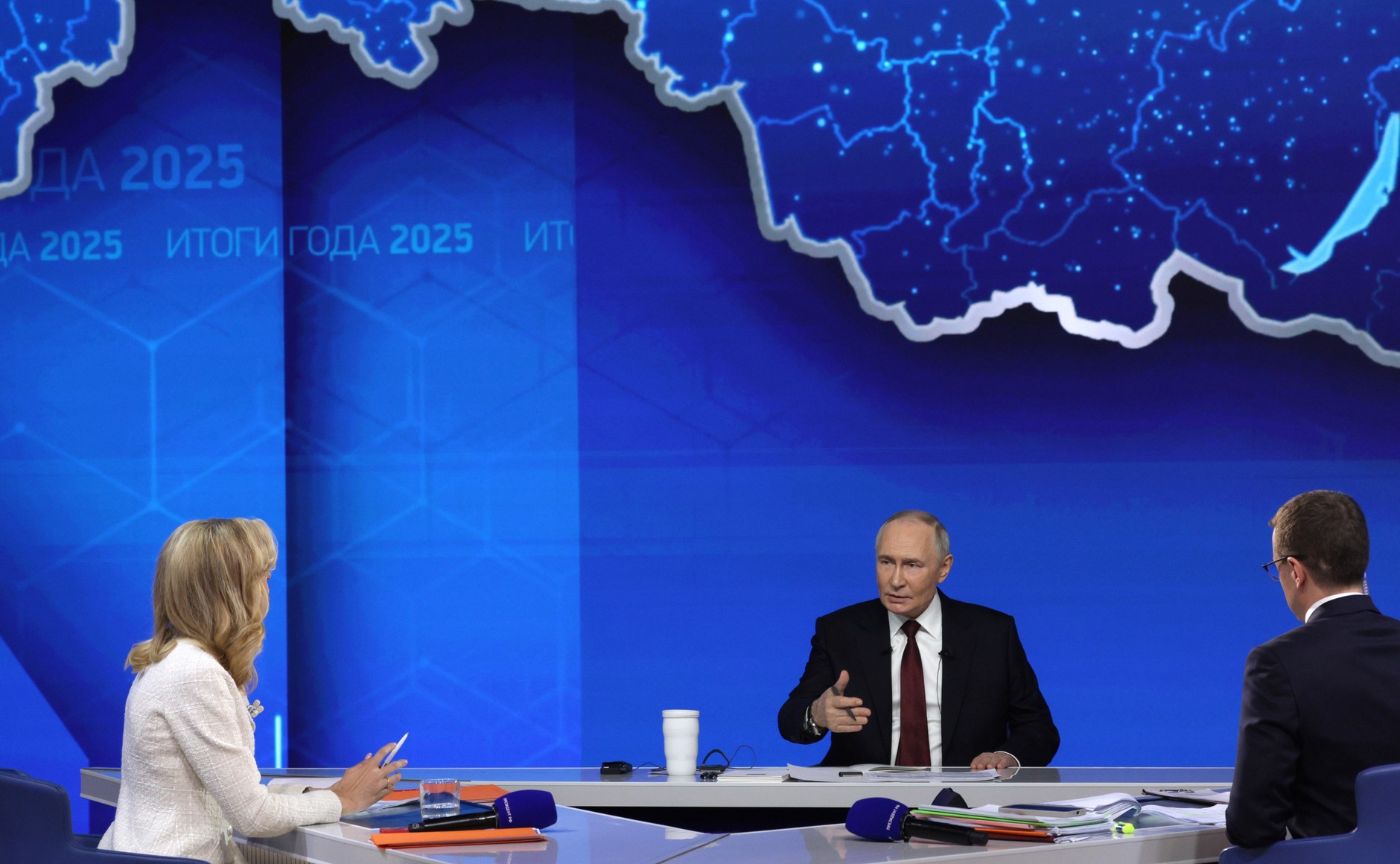 О самом главном — со всей страной. В прямом эфире глава государства ответил семь десятков обращений соотечественников