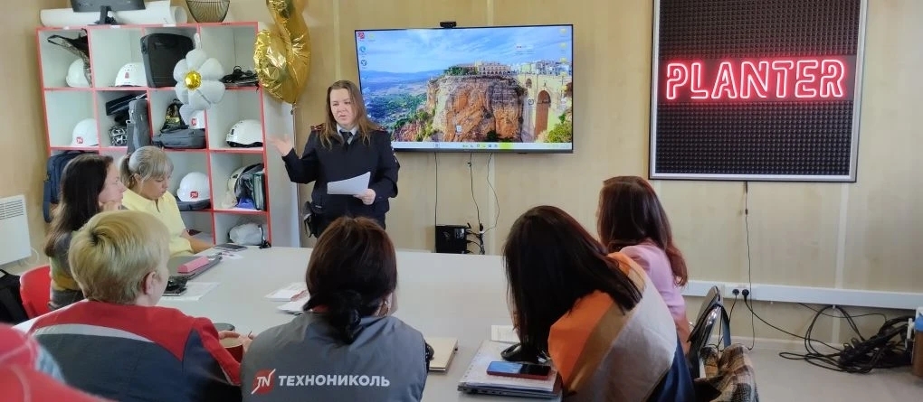 Сотрудники МО МВД России «Невьянский» провели профилактическую беседу с трудовым коллективом завода «Технониколь»