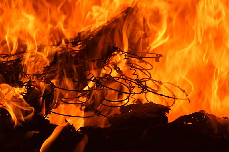 …Уничтожает все, чего коснется