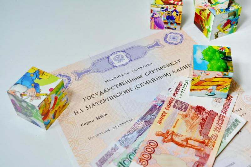 Со 2 марта ежемесячная выплата из материнского капитала снова продлевается по заявлению