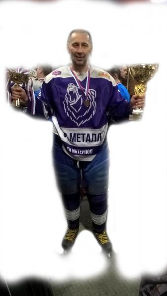 Между нами тает лед, пусть теперь пустеет корт…